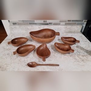 Vintage Leaf Shaped Wooden Salad Bowl Set